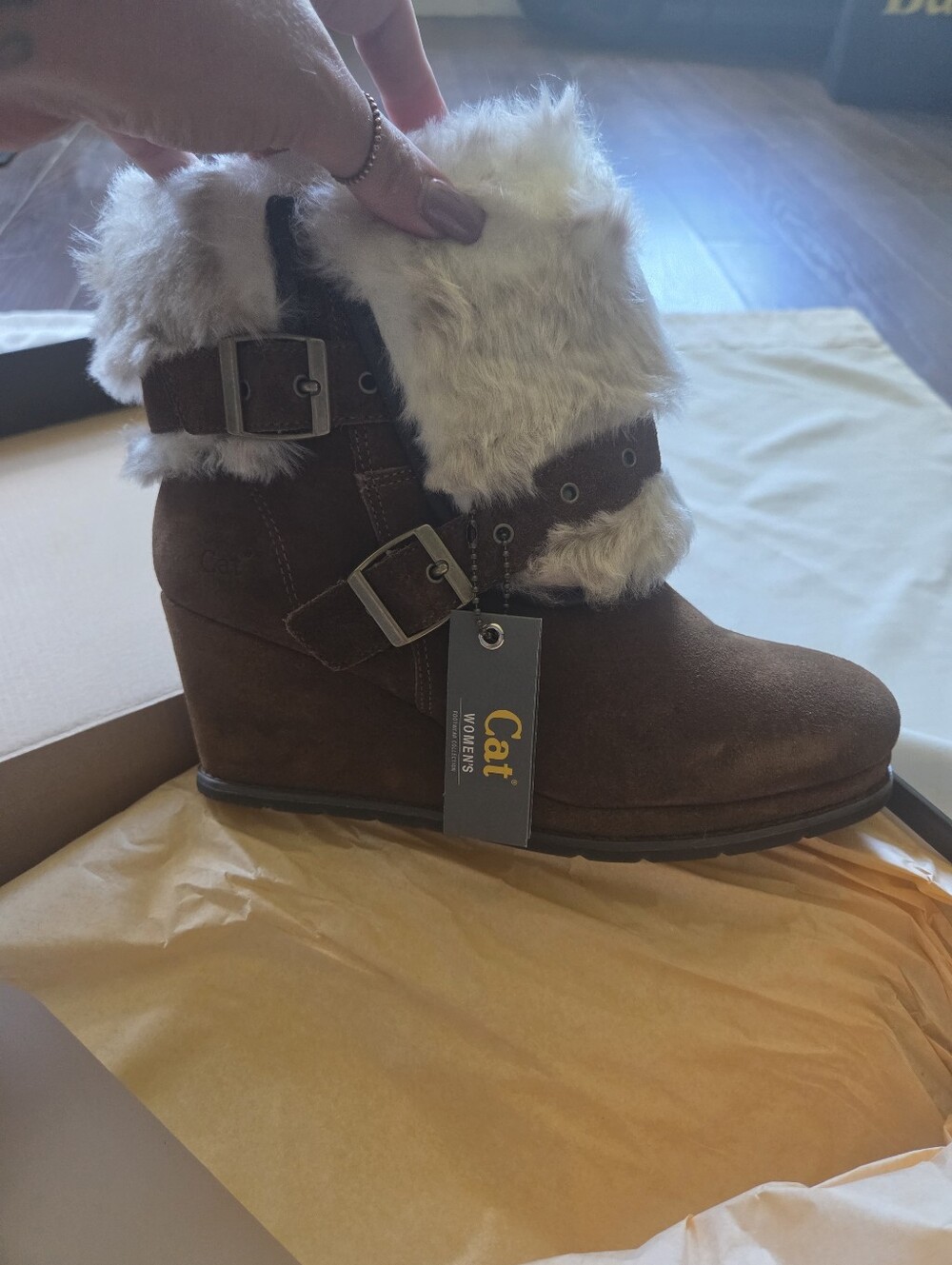 Cat Boisterous Ankle Boots Wedge Heel Tobbac Suede Faux Fur Lined Womens Size 6